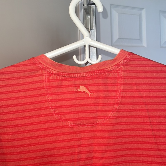 Men's NWT Tommy Bahama short sleeve crew neck shirt, w. 3 buttons, size M - Picture 6 of 13